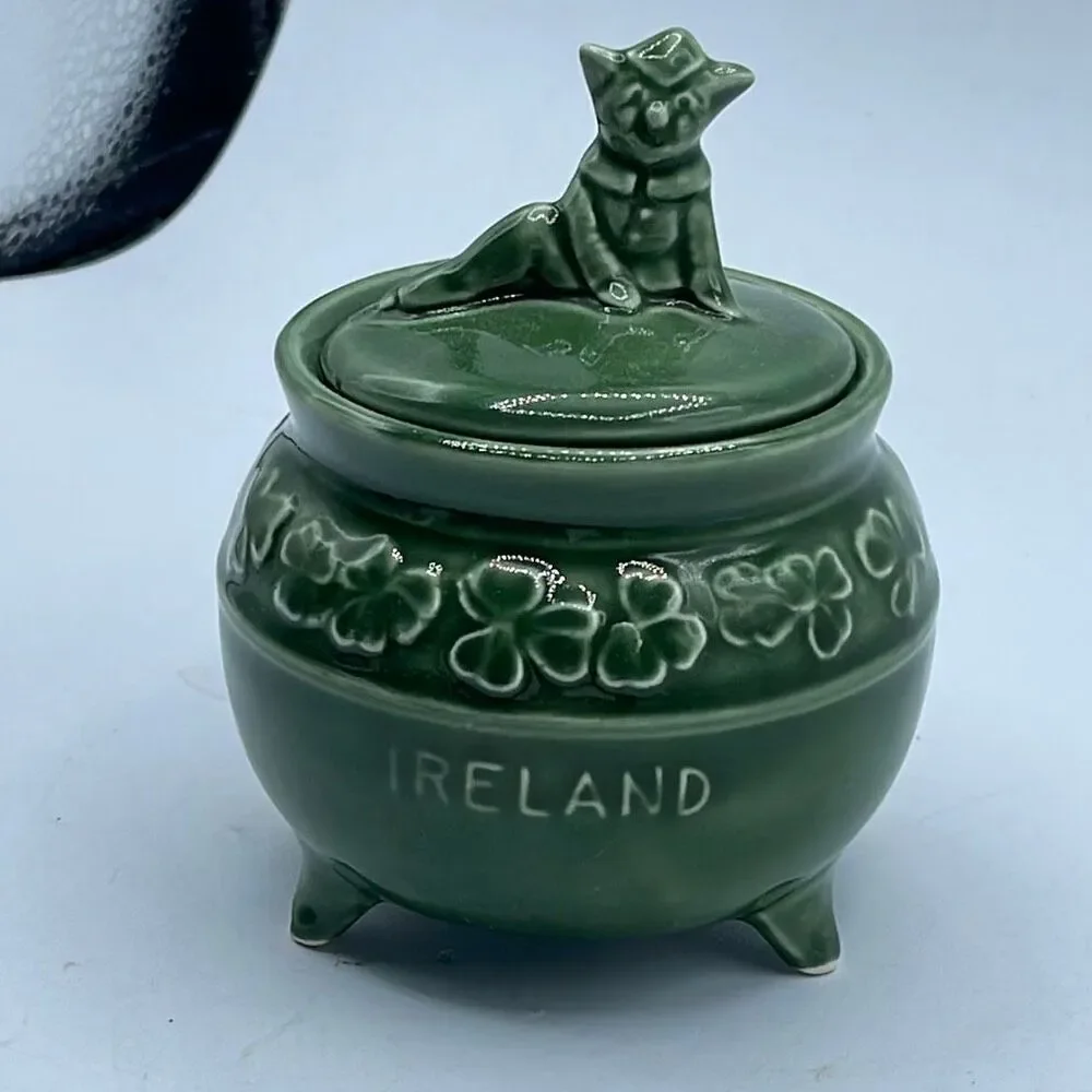 SylvaC Cauldron-shaped Ireland sugar bowl shamrocks pixie